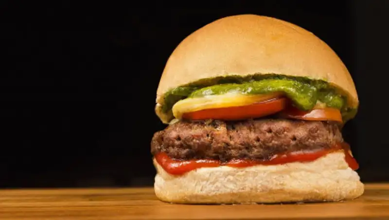 Чем опасен фаст-фуд