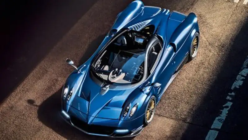Pagani представил родстер Huayra