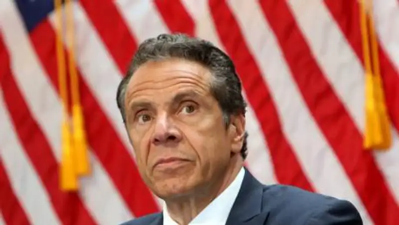 Губернатор Нью-Йорка не намерен оставлять пост на фоне секс-скандала