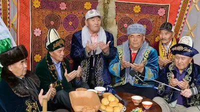 Казахстанцы отмечают День благодарности, фото - Новости Zakon.kz от 01.03.2023 06:57