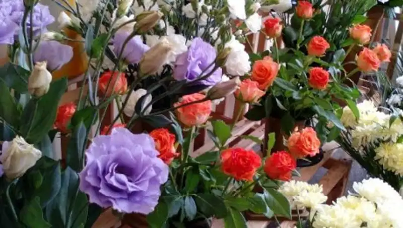 Продавцов цветов могут оштрафовать в Алматы на 8 марта