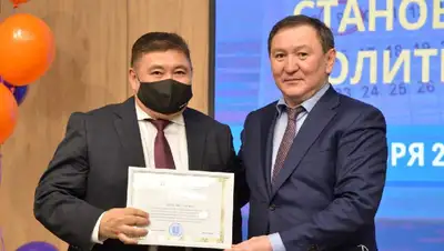 награждение, фото - Новости Zakon.kz от 09.12.2021 11:42