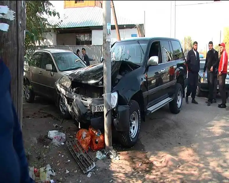 В Каскелене пешеходу в ДТП отрубило обе ноги (фото), фото - Новости Zakon.kz от 17.10.2013 20:49