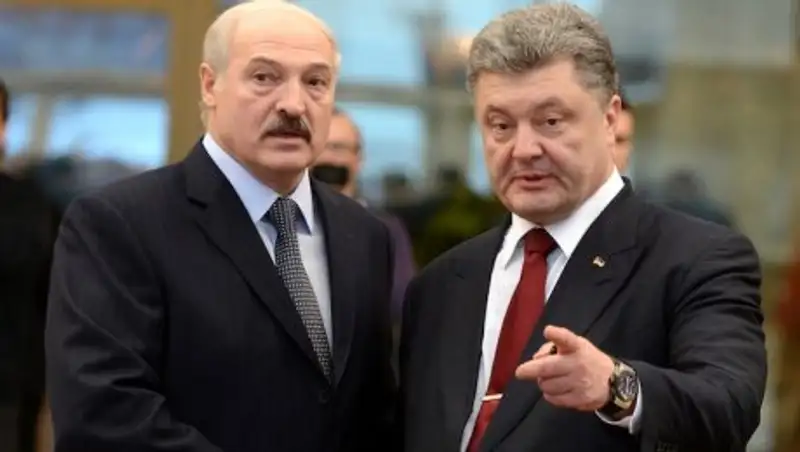 Полуголая девушка помешала встрече Лукашенко и Порошенко