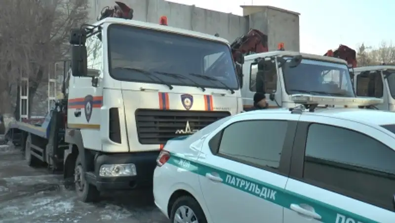 Рейд по парковкам в Алматы: за час на штрафстоянку отправили более 30 машин