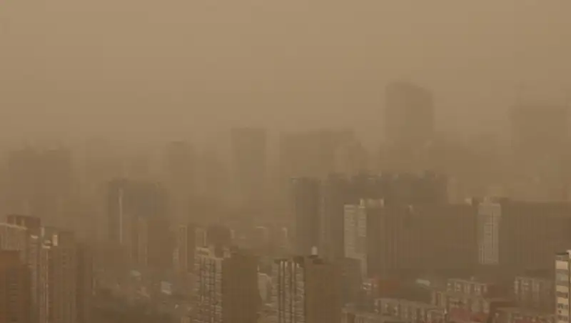 Пекин накрыла сильнейшая за 13 лет песчаная буря