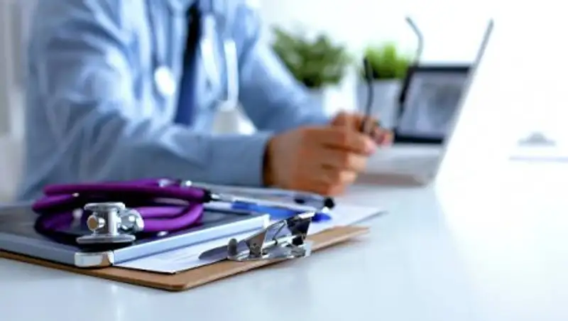 Психиатр рассказал о состоянии девочки, три дня жившей с умершей бабушкой