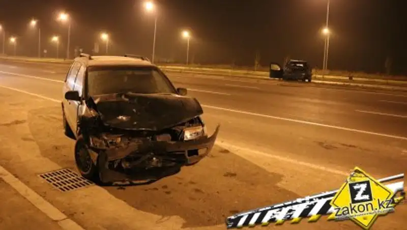 В Алматы Mitsubishi протаранил неисправный VW Golf