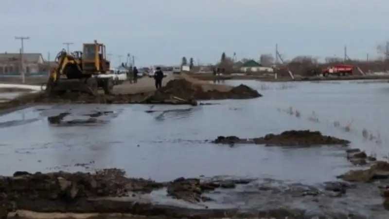 Продлено штормовое предупреждение по 11 областям и Алматы