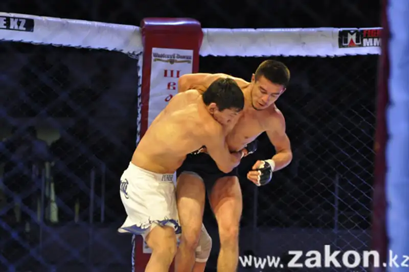 «Атилле» пришла «Смерть». Емельяненко выиграл в Алматы 18 бой в карьере (фото) «Атилле» пришла «Смерть». Емельяненко выиграл в Алматы 18 бой в карьере (фото), фото - Новости Zakon.kz от 22.12.2011 19:31