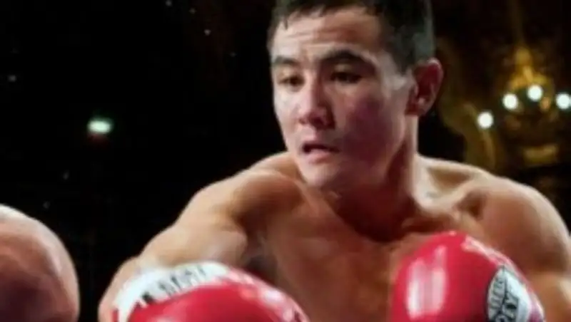 Казахстанец Жанат Жакиянов завоевал евротитул, нокаутировав Карима Герфи