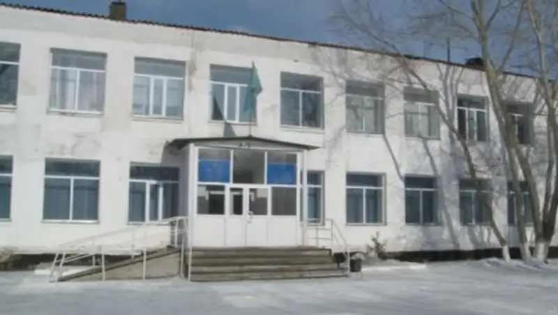 В Кокпекты на школьников рухнул потолок класса