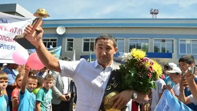 Казахстанского барса Мухита Турсынова встретили на малой родине