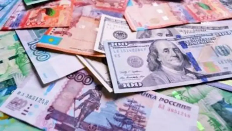 Курс доллара вырос сразу на 2,5 тенге