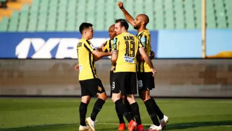 "Кайрат" крупно обыграл "Туран" и вернул лидерство в КПЛ