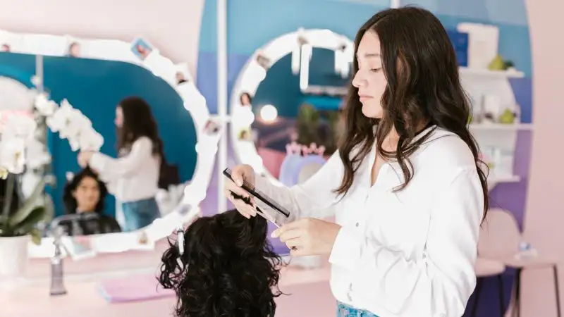 Привлекаем богатство: когда делать денежную стрижку в марте