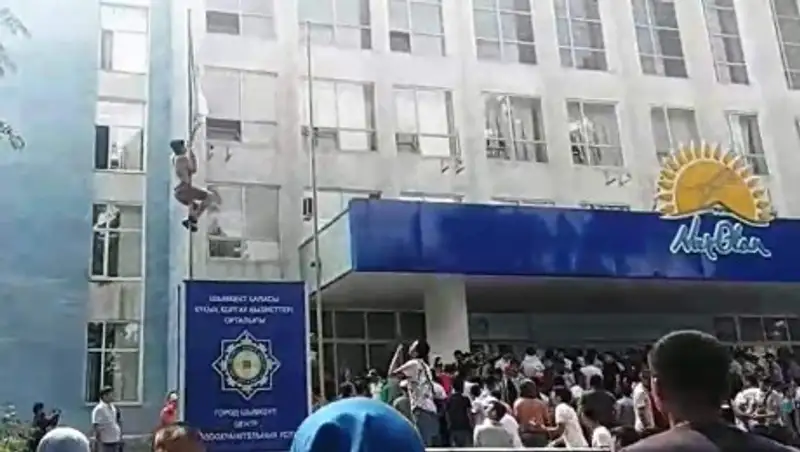 Митингующие арысцы выдвинули новые требования