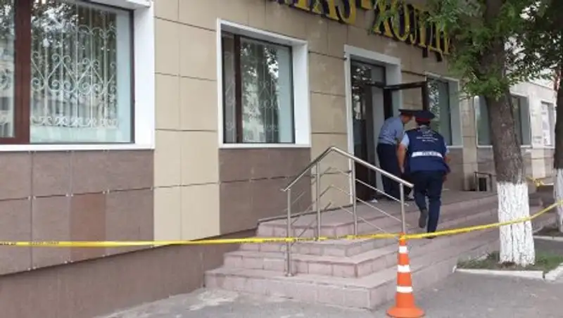 В центре Астаны средь бела дня ограбили ювелирный магазин