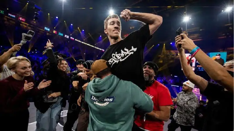 Казахстанцы завоевали две золотые медали на международном турнире по брейк-дансу