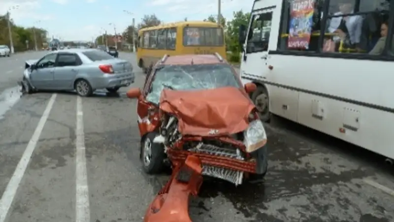 В Актобе произошло тройное ДТП