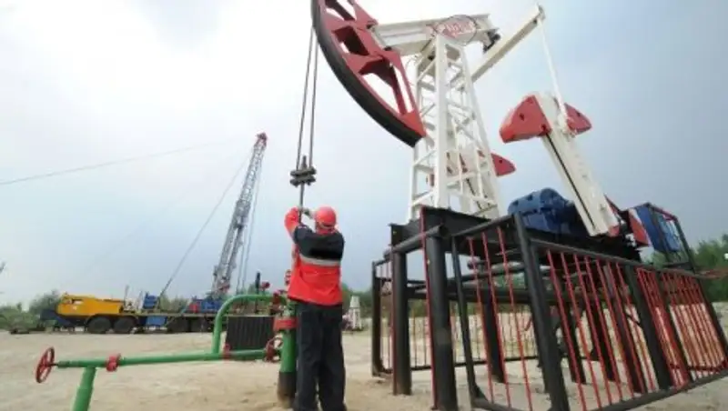 Нефть дешевеет на фоне укрепления американской валюты