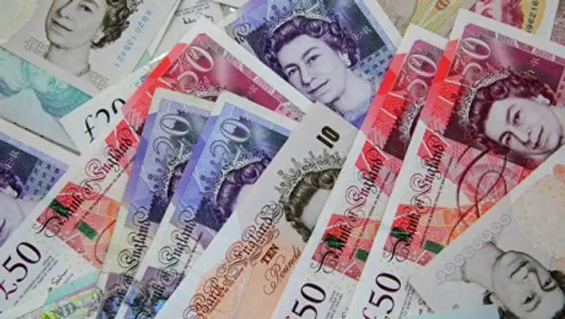 В Великобритании появилась новая пластиковая пятифунтовая банкнота