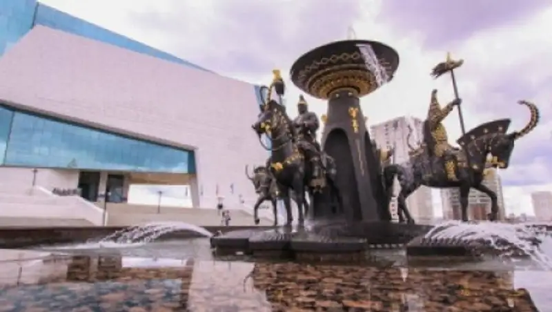 Личные вещи Алии Молдагуловой, Кудайбергена Жубанова передали в дар Нацмузею РК