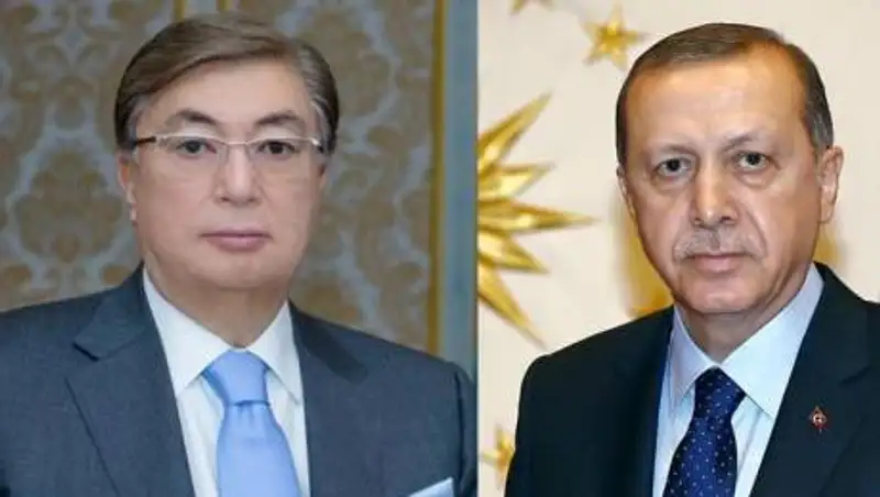 Токаев поздравил Эрдогана с днем рождения