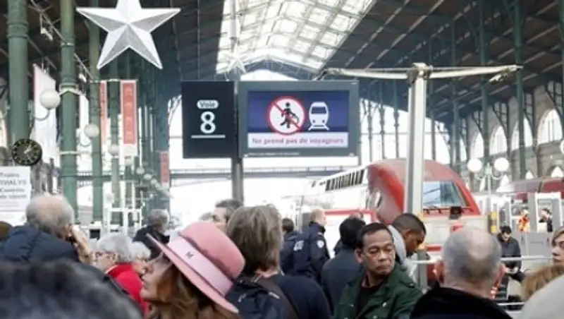 На вокзале в Париже задержали вооруженного ножом мужчину