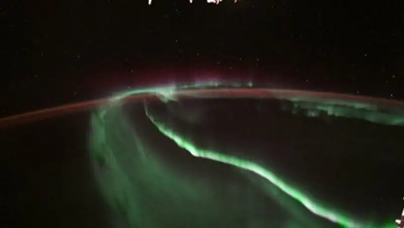 NASA показало cеверное сияние из космоса