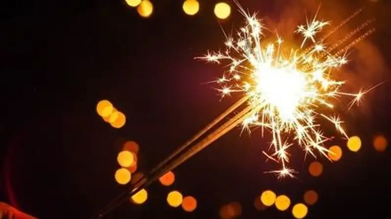 Новогодние советы: как выбрать безопасные бенгальские огни