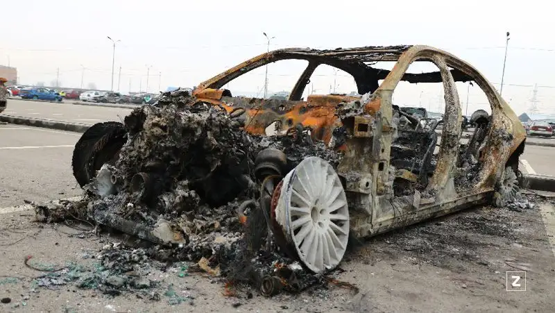 сгоревшая машина , фото - Новости Zakon.kz от 13.01.2022 15:49