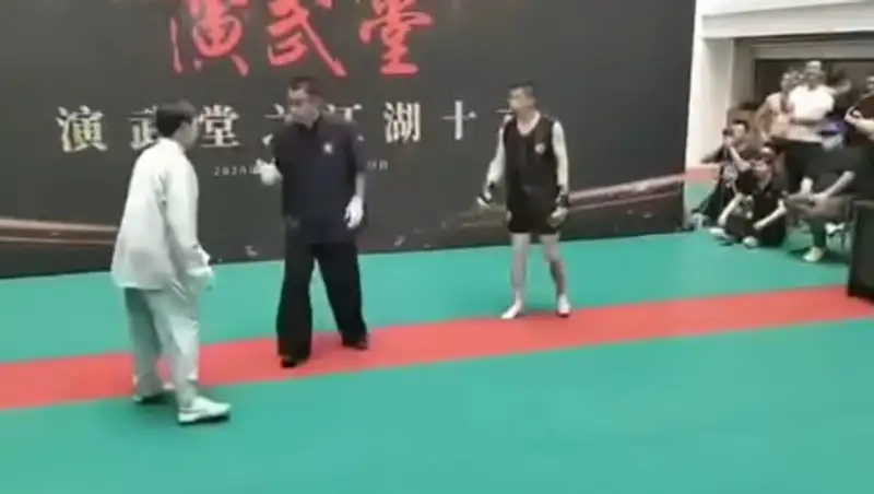 Мастер тайцзицюань за 30 секунд получил нокаут от бойца-любителя