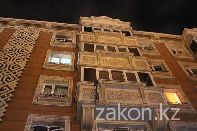 В Алматы молодая женщина погибла, выпав из окна при невыясненных обстоятельствах (фото) В Алматы молодая женщина погибла, выпав из окна при невыясненных обстоятельствах (фото), фото - Новости Zakon.kz от 11.11.2013 18:09