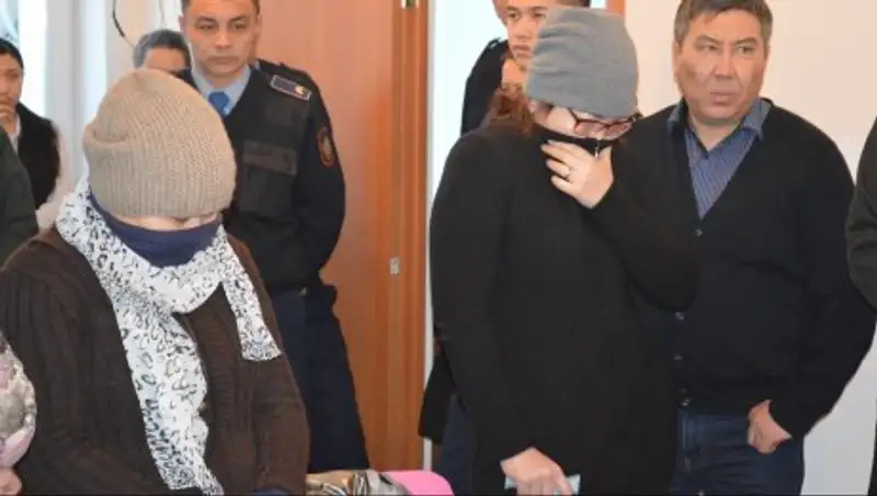 Восемь бывших таможенников осудили за схему взяток в Костанае