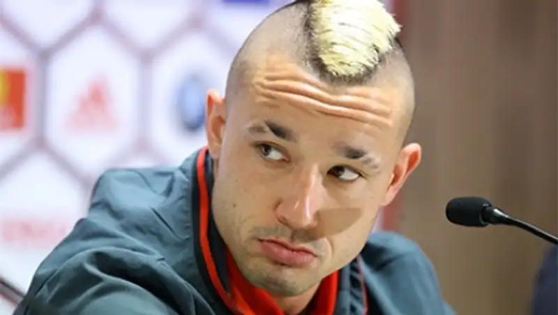 Футболиста сборной Бельгии приняли за террориста