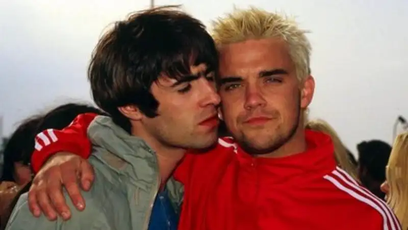 Робби Уильямс прикинулся солистом группы Oasis ради секса с журналисткой