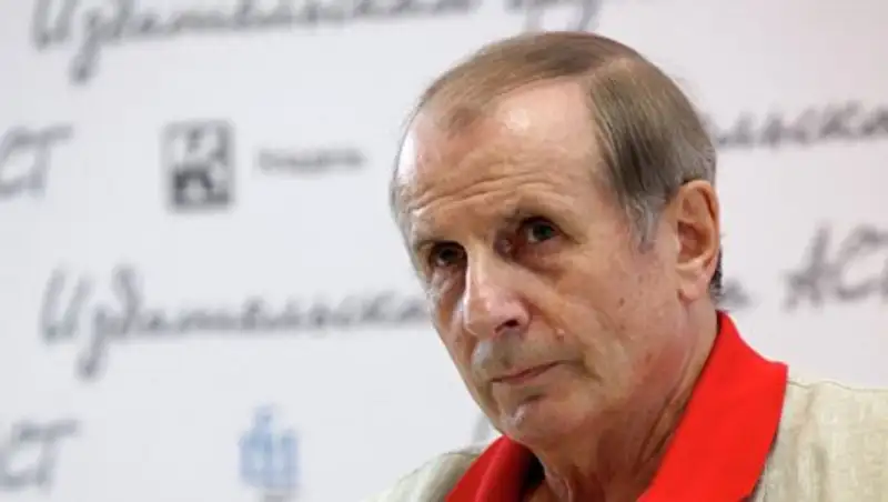 Российский писатель швырнул микрофон в ведущую в прямом эфире