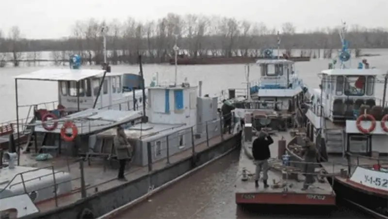 Уральские речники вышли на акцию протеста, фото - Новости Zakon.kz от 10.11.2013 16:36