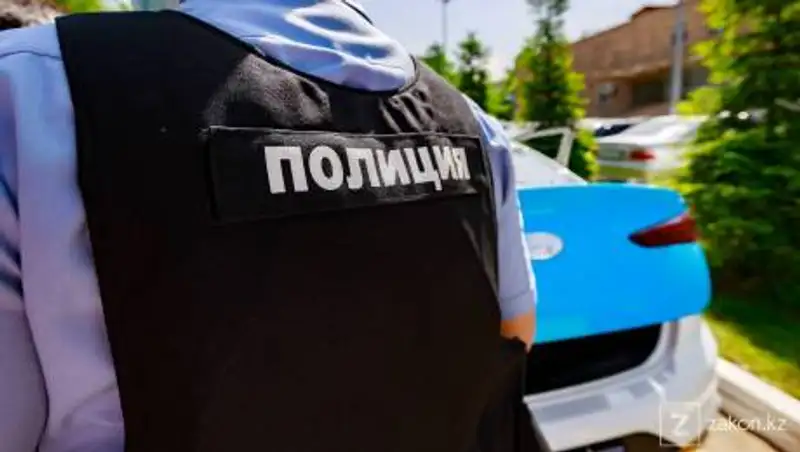 Петропавловец отобрал у девушки смартфон за отказ познакомиться