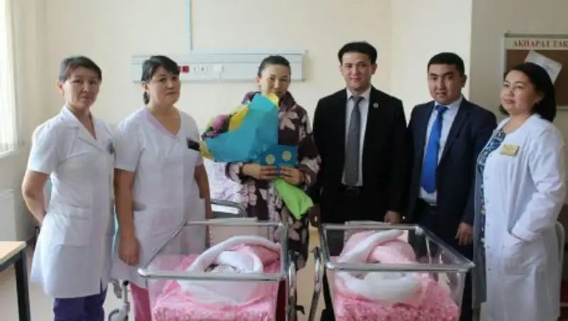 Каждая третья роженица в РК регистрирует ребенка через смс