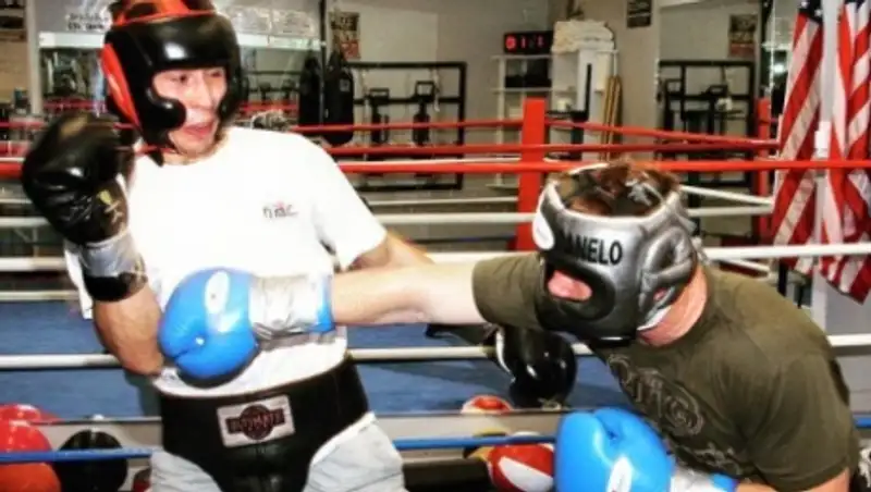 Российские СМИ назвали фото спарринга Головкина и Альвареса «кадром дня»  