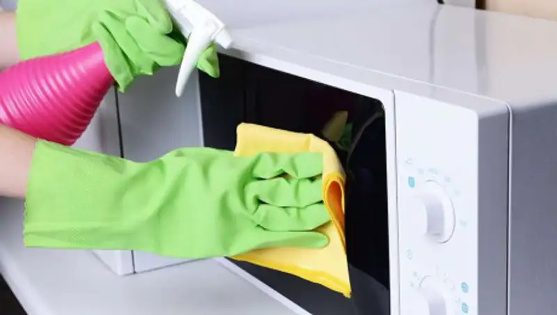 Как быстро отмыть микроволновку