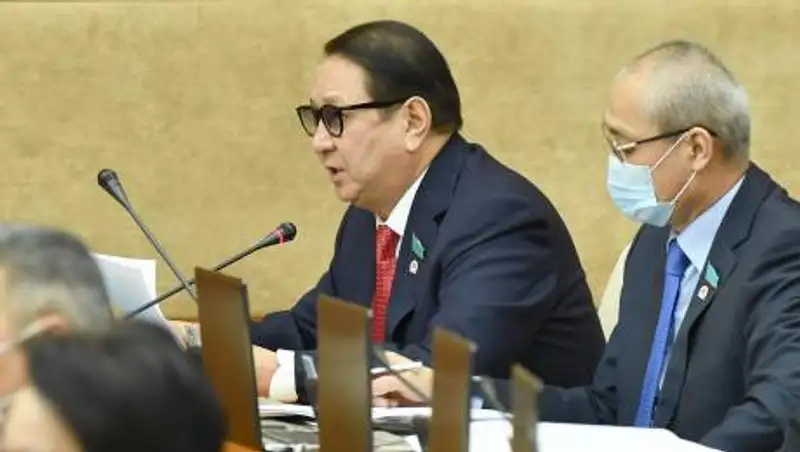 Мажилисмен раскритиковал правила использования пенсионных накоплений на лечение