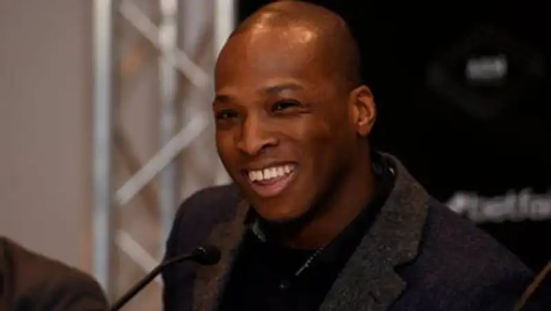 Боец MMA сплющил нос сопернику ударом ногой