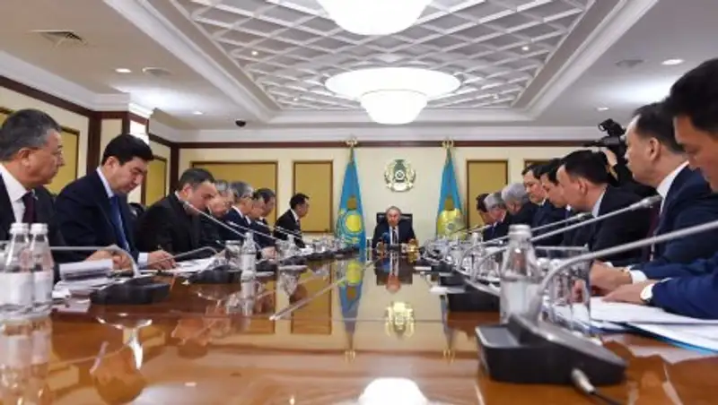Назарбаев провел встречу с акимами