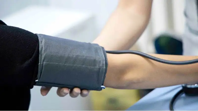 Рост числа заболевших COVID-19 за сутки выявили в Казахстане