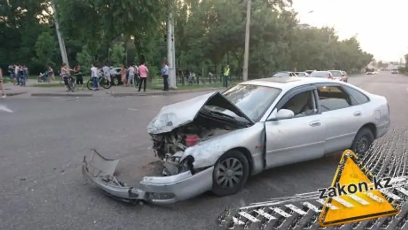 В Алматы в ДТП пострадали два человека