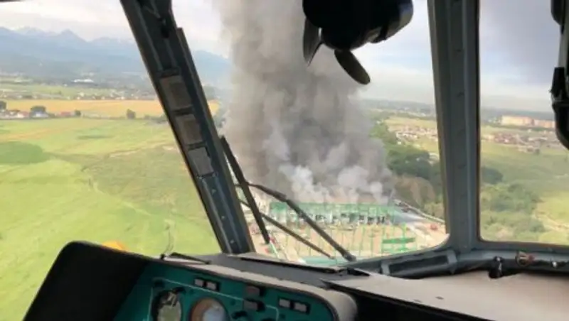 Пожар на складе в Алматы тушат с помощью вертолета