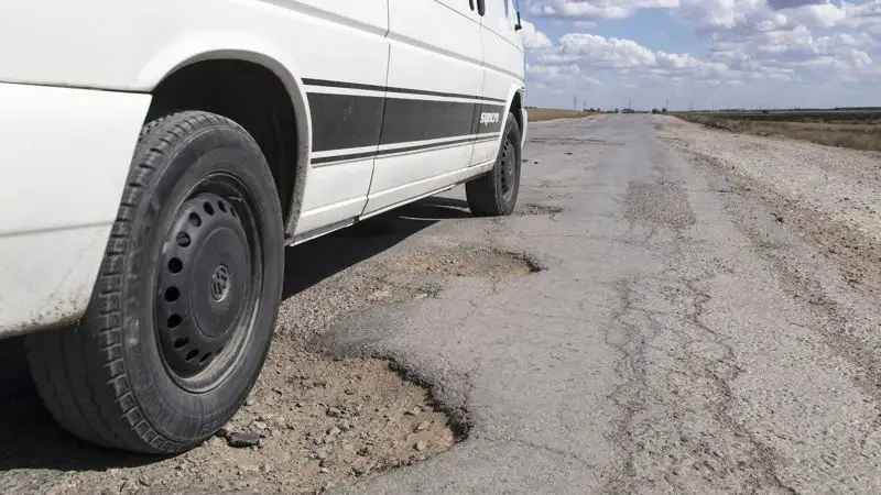 Как шило в шину: казахстанцы рассказали о самых опасных трассах страны